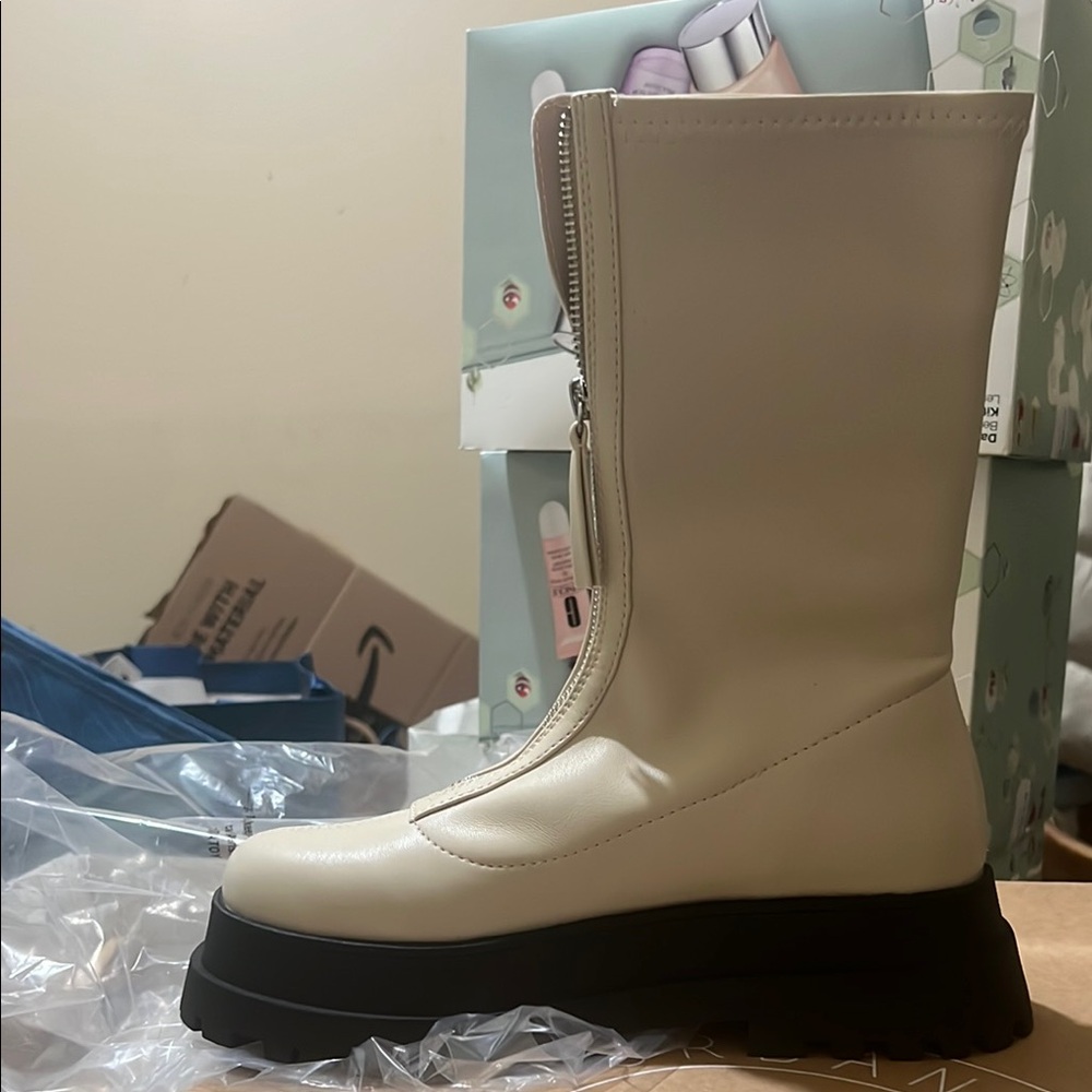 - Women's Cream Boots size 8